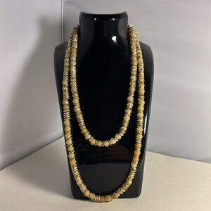 Stunning necklace beige tones 17 inches long